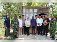 Datangi Rumah Warga Hidup Sebatang Kara, Wabup Blora Serahkan Sejumlah Bantuan