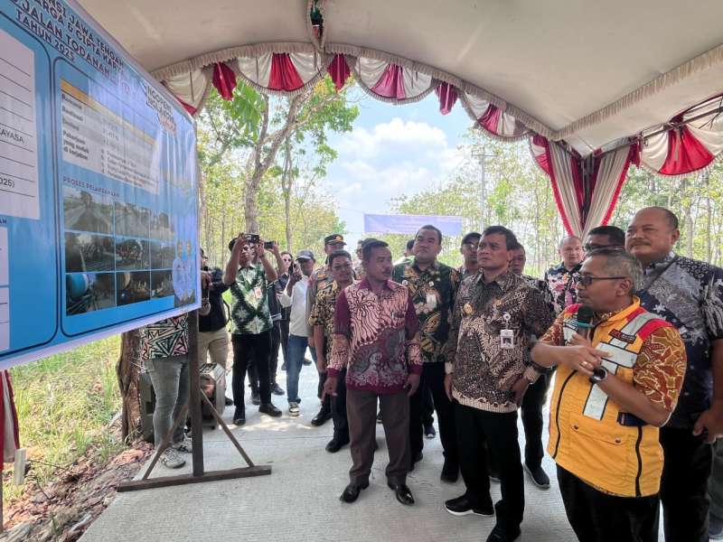 Gubernur Jawa Tengah Ahmad Luthfi Tinjau Langsung Perbaikan Jalan Todanan–Ngawen