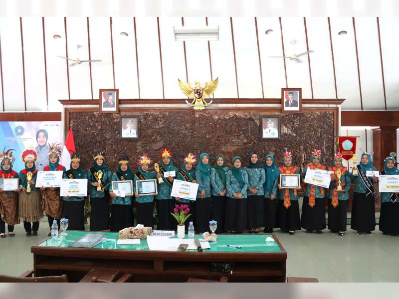 Ratusan Kader PKK Bojonegoro Adu Cepat Jawab Pertanyaan Seputar Kesehatan dan Keluarga