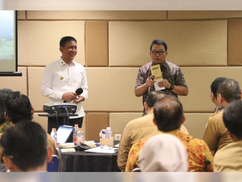 Bupati Setyo Wahono Ajak ASN dan Aparatur Desa Berkolaborasi Atasi Kemiskinan