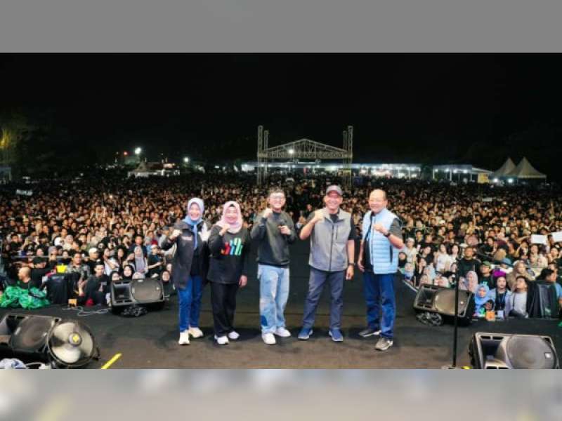 Denny Caknan Pukau Penggemar pada Perayaan Hari Jadi Bojonegoro ke 348 di GoFun