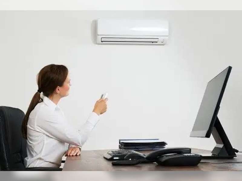 Bekerja di Ruangan AC Bisa Membuat Tubuh Kehabisan Cairan dan Mineral