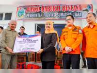 Pemprov Jatim Serahkan Bantuan Logistik untuk Korban Bencana di Sumatera Utara