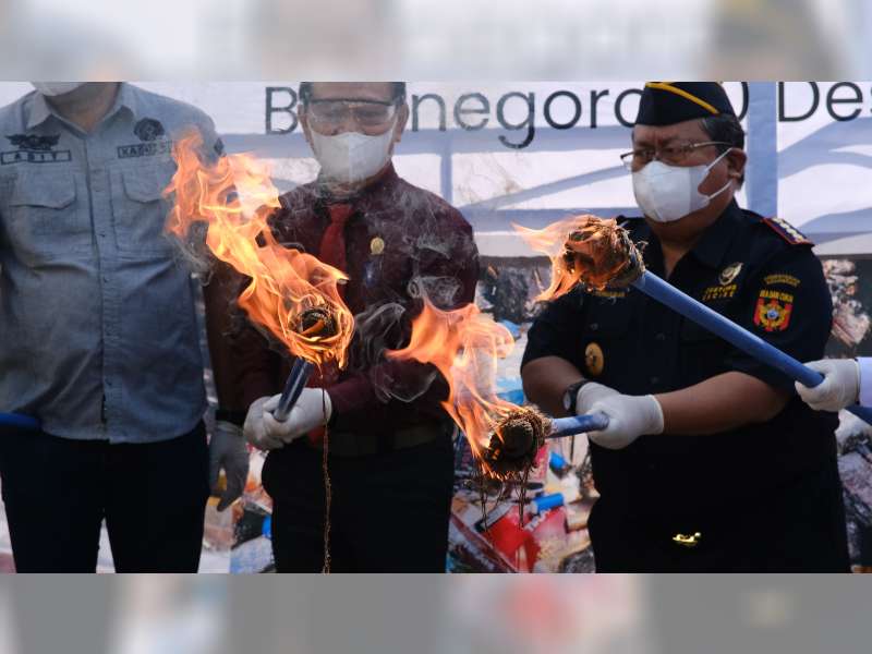 Bea Cukai Bojonegoro Musnahkan 8,36 Juta Batang Rokok Ilegal Senilai Rp12,4 M
