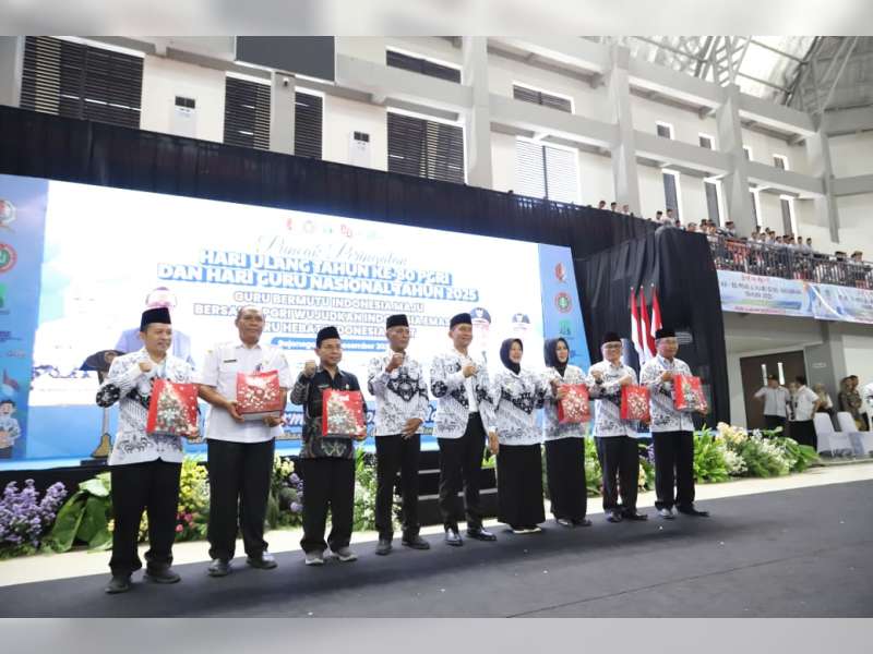 Peringatan Hari Guru Nasional di Bojonegoro, Bupati Tekankan Pentingnya Pendidikan