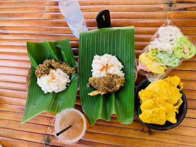 Ayam Sinom Sambiroto, Paduan Rasa Gurih dan Asam yang Bikin Nagih