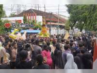 Ratusan Gunungan Ludes Diserbu Warga dalam Grebeg Syukuran Hari Jadi Blora ke-276