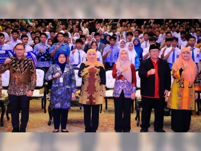 Gubernur Khofifah Luncurkan Bantuan Pendidikan Rp48 M  bagi 48 Ribu Siswa Prasejahtera