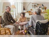 Tetap Bugar dan Bahagia di Usia Senja, Ini Tipsnya