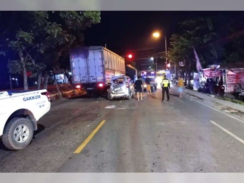 Sopir Truk Tronton Mengantuk Picu Kecelakaan Beruntun di Perempatan Balen, Bojonegoro