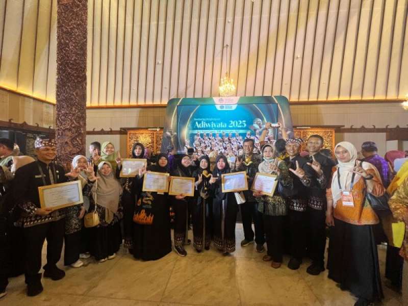 Tujuh Sekolah di Bojonegoro Raih Adiwiyata Nasional 2025