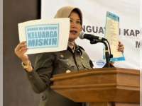 Pemkab Bojonegoro akan memasang stiker ke di rumah keluarga miskin penerima Bansos