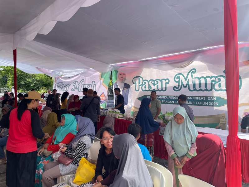 Pasar Murah Disperindag Jatim di Bakorwil Bojonegoro Diserbu Warga