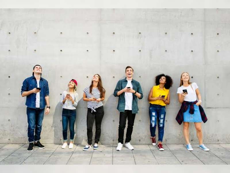 Ragam Fashion Gen Z 2025, dari Siluet Dramatis hingga Power Suit