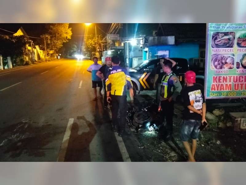 Tertabrak Truk, Pengendara Motor di Balen, Bojonegoro Luka-Luka