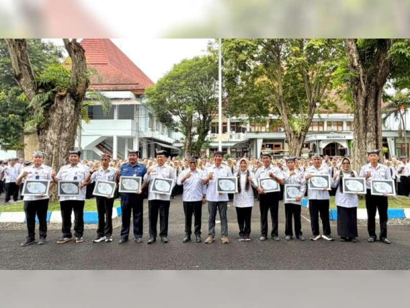 Pemkab Bojonegoro Beri Penghargaan OPD Atas Capaian SKM Tertinggi, Dorong Peningkatan Kinerja di 2026