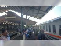 Penumpang Kereta Api di Stasiun Bojonegoro Masih Tinggi Jelang Akhir Libur Nataru 2025/2026