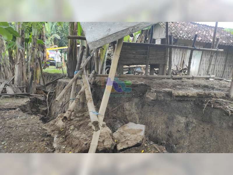 Sungai Gandong di Purwosari, Bojonegoro Alami Abrasi, Rumah Warga Terancam Longsor