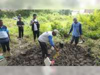 Jenazah Warga Sumatera yang Meninggal Tertabrak Kereta Api, Dimakamkan di Bojonegoro