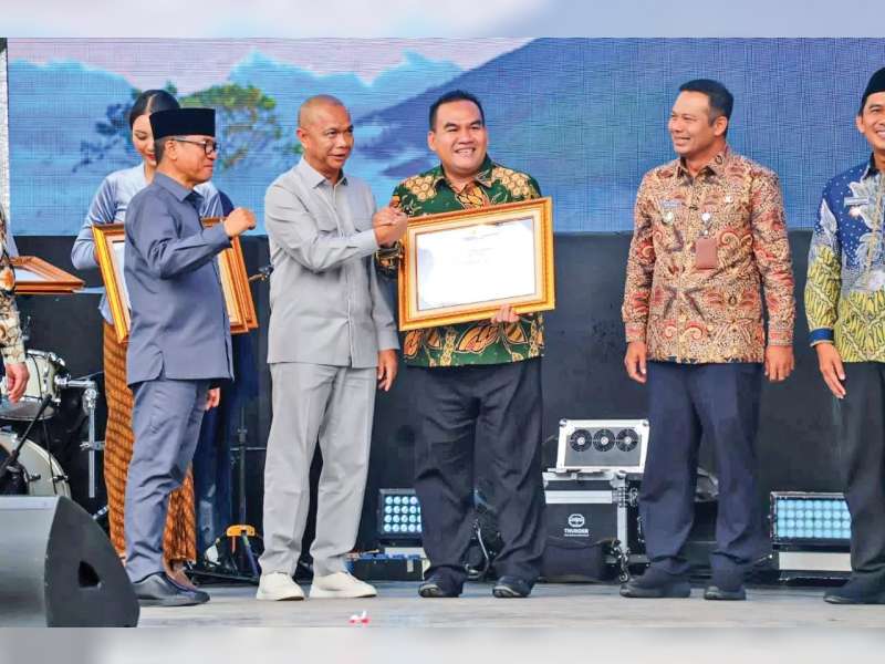 Sektor Pertanian Blora Raih Apresiasi Nasional, Bupati Arief Rohman Terima Penghargaan Padi Organik dari Kemendes PDTT