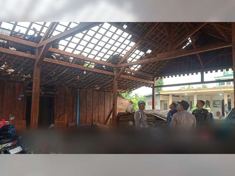 Diterjang Angin, Belasan Rumah Warga di Ngambon, Bojonegoro Alami Kerusakan