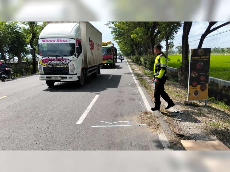 Diduga Mengantuk, Pemotor di Kalitidu, Bojonegoro Meninggal Akibat Tabrak Bak Belakang Truk