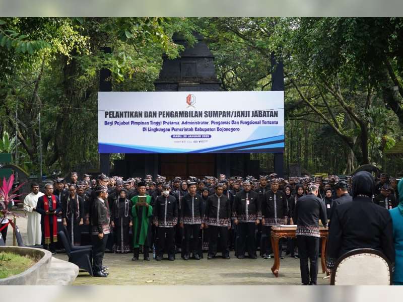 Dengan Spirit Kayangan Api, Bupati Setyo Wahono Lantik 201 Pejabat Pemkab Bojonegoro dengan Filosofi Obor Sewu