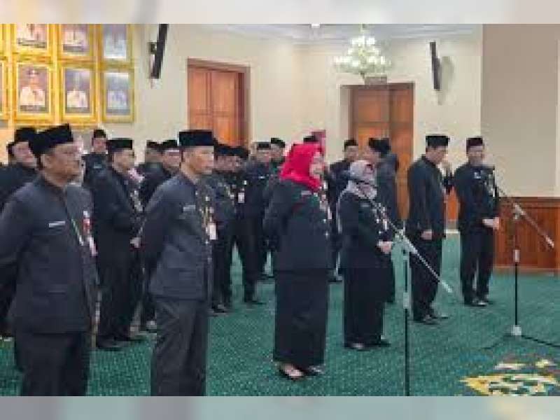 Khofifah Lantik Tujuh Pejabat Eselon II Pemprov Jatim, Ada Bakorwil Bojonegoro