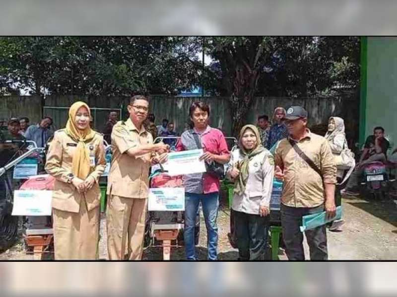 Pemkab Bojonegoro Salurkan Bantuan Alsintan Modern ke Petani