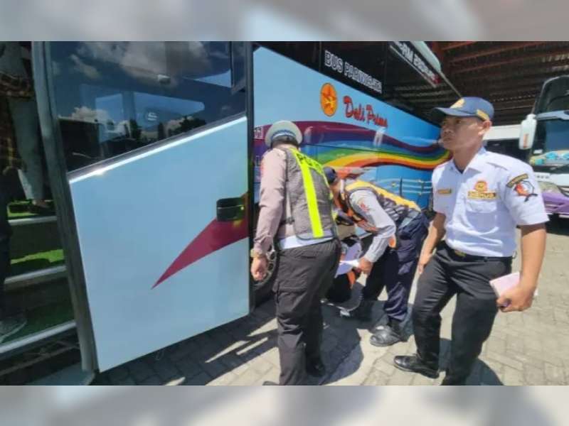 Polres Bojonegoro Gelar Ramp Check Bus AKAP di Sembilan Pool, Persiapan Jelang Operasi Ketupat