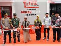 Wamenkop RI Farida Farichah Resmikan KDKMP Desa Ngraseh, Bojonegoro