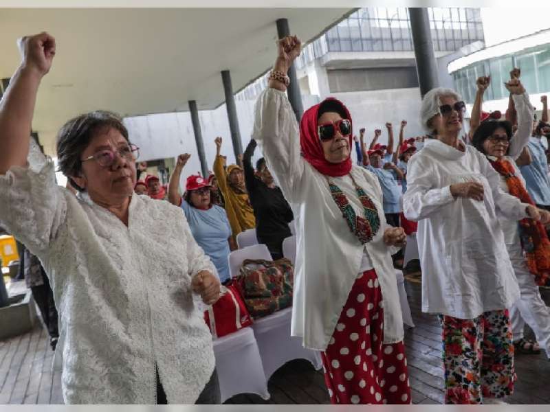 Mayoritas Orang Indonesia Ingin Tetap Bekerja Meski Sudah Pensiun, Survei Sun Life Ungkap Alasan di Baliknya