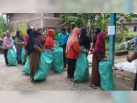 Warga Desa Trucuk, Bojonegoro, Ikuti Praktik Pengelolaan Sampah