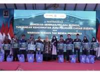 Gubernur Khofifah Salurkan Apresiasi untuk Seniman dan Juru Pelihara Cagar Budaya di Malang