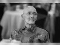 Wapres RI ke-6 Try Sutrisno Wafat, Gubernur Khofifah Serukan Warga Jatim Kibarkan Bendera Setengah Tiang