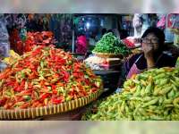 Cabai Rawit Naik, Pedagang Pasar Bojonegoro Keluhkan Sepinya Pembeli