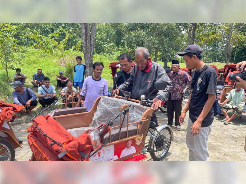 200 Tukang Becak di Bojonegoro Akan Terima  Becak Listrik dari Presiden