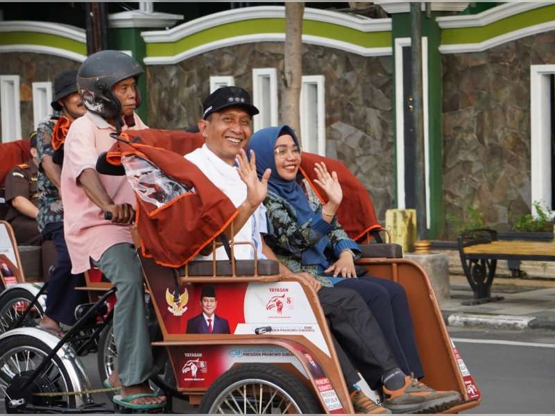 Senyum di Atas Pedal Listrik, Napas Baru Tukang Becak Lansia Bojonegoro