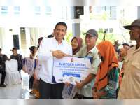 Bupati Bojonegoro Salurkan Bantuan Sosial untuk Kelompok Rentan di Kasiman