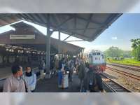 Arus Kedatangan Penumpang Mulai Meningkat, 1.686 Orang Tiba di Stasiun Bojonegoro