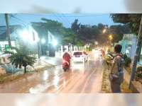 Banjir Genangi Jalan Raya di Kecamatan Gondang, Bojonegoro, Arus Lalu Lintas Sempat Terganggu