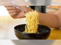 Mie Instan Saat Buka Puasa, Praktis tapi Perlu Perhatian