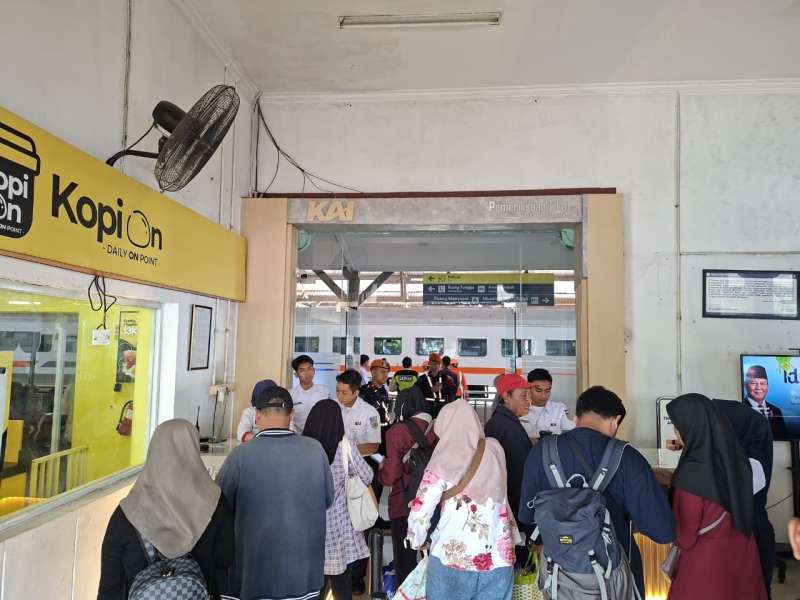 3.086 Penumpang Naik dan Turun di Stasiun Bojonegoro Hari Ini