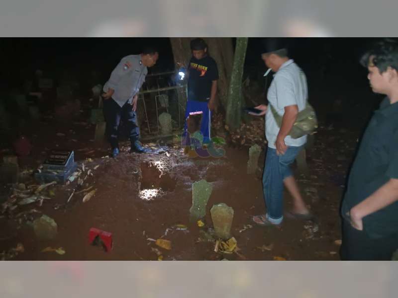 Meninggal Malam Jumat Wage, Makam Warga Dander, Bojonegoro Dibongkar Orang Tak Dikenal
