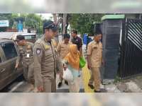 Satpol PP dan Dinsos Bojonegoro Gelar Patroli di Sejumlah Traffic Light