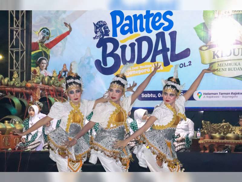Pantes Budal Volume 2 Meriahkan Malam Seni dan Budaya di Bojonegoro