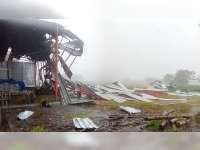 Diterjang Angin, Atap Bangunan Gudang Pupuk di Gayam, Bojonegoro Rusak