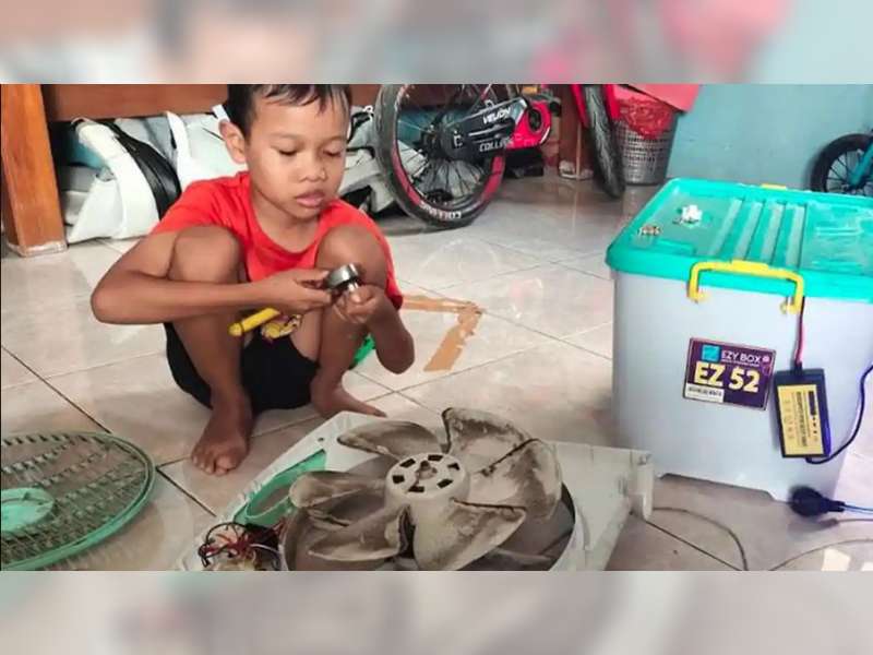 Bocah 9 Tahun Asal Bojonegoro Jago Otak-Atik Elektronik, Bercita-cita Jadi Insinyur