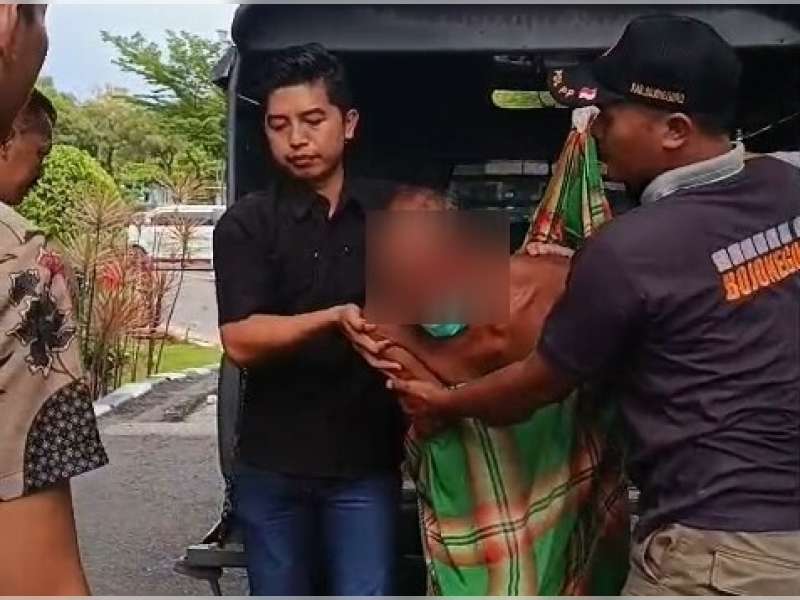Respon Cepat Laporan Warga, Satpol PP Bojonegoro Amankan ODGJ yang Resahkan Pengguna Jalan