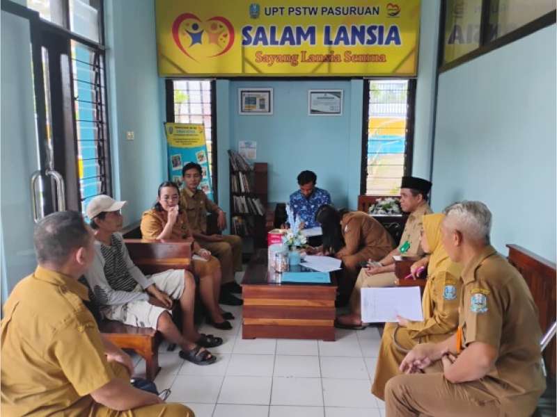 Dinsos Bojonegoro Fasilitasi Perawatan Lansia Terlantar ke UPT PSTW Pasuruan